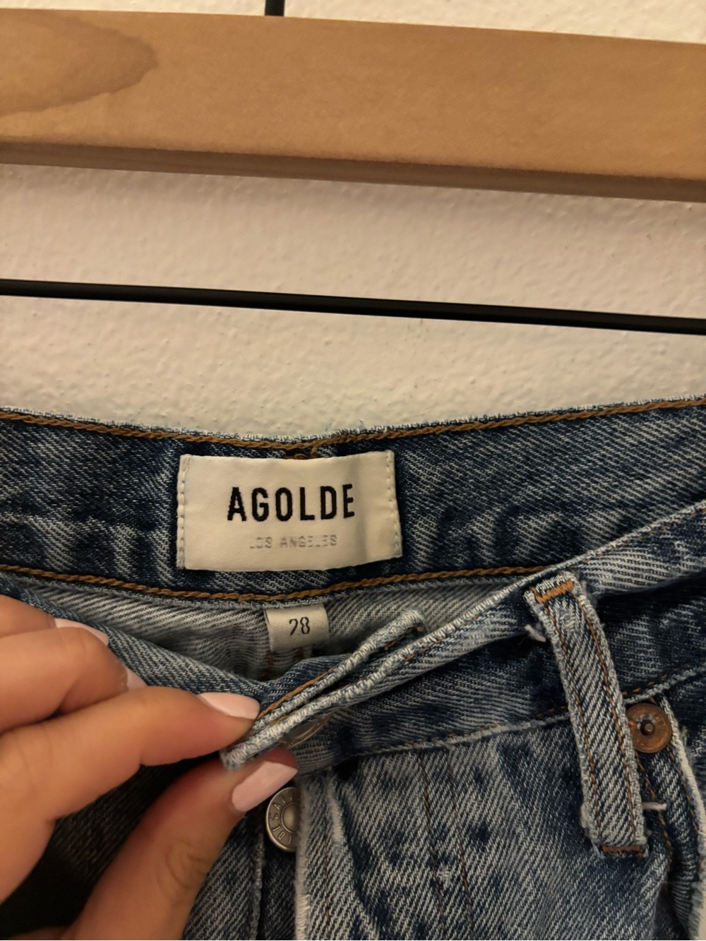 AGOLDE Riley high-rise straight leg jeans light wash distressed knee detailing - Picture 4 of 5